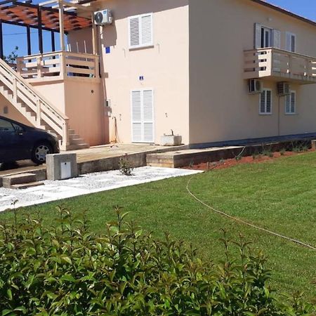 Apartmani Loli Ugljan Buitenkant foto