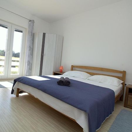 Apartmani Loli Ugljan Buitenkant foto