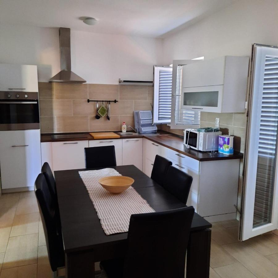 Apartmani Loli Ugljan Buitenkant foto