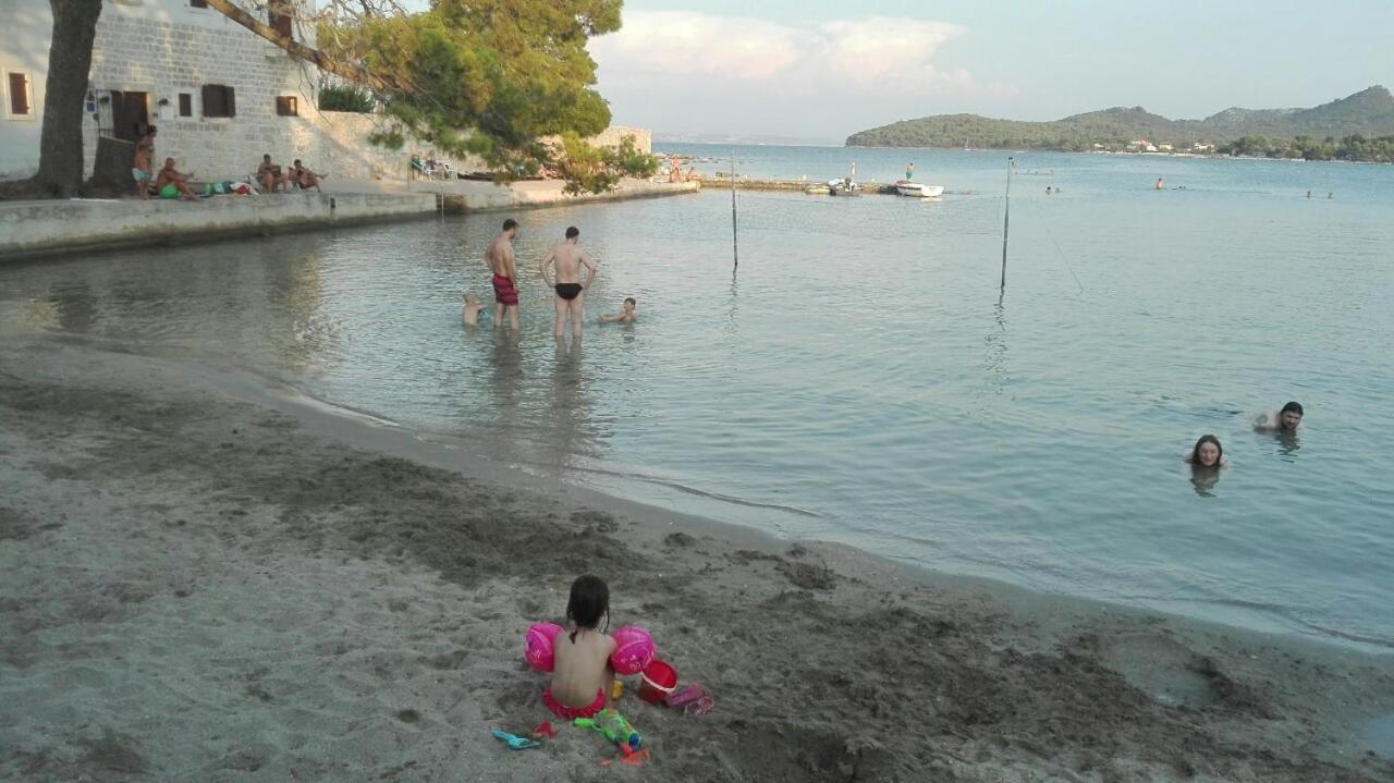 Apartmani Loli Ugljan Buitenkant foto