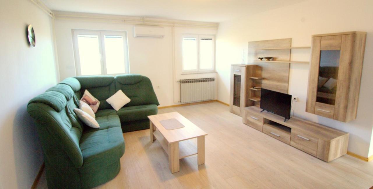 Apartmani Loli Ugljan Buitenkant foto