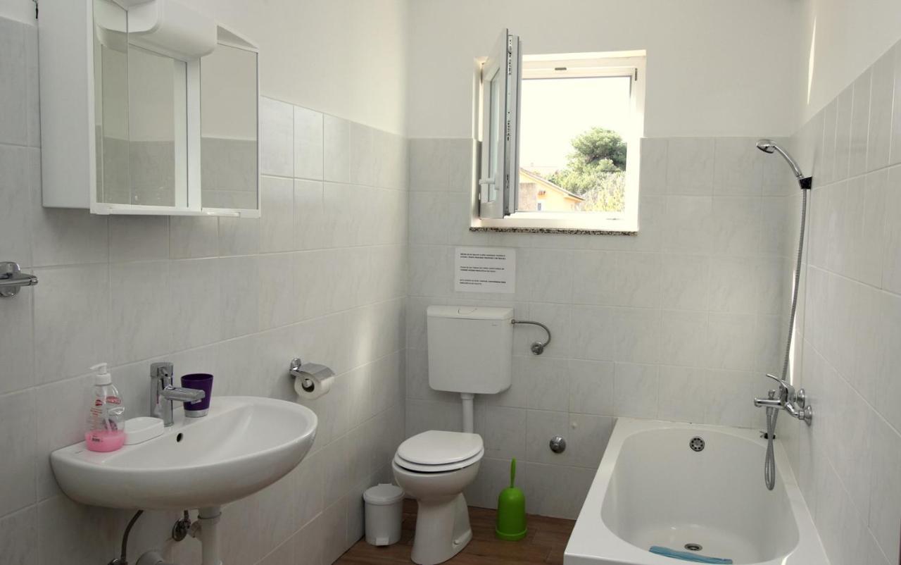 Apartmani Loli Ugljan Buitenkant foto