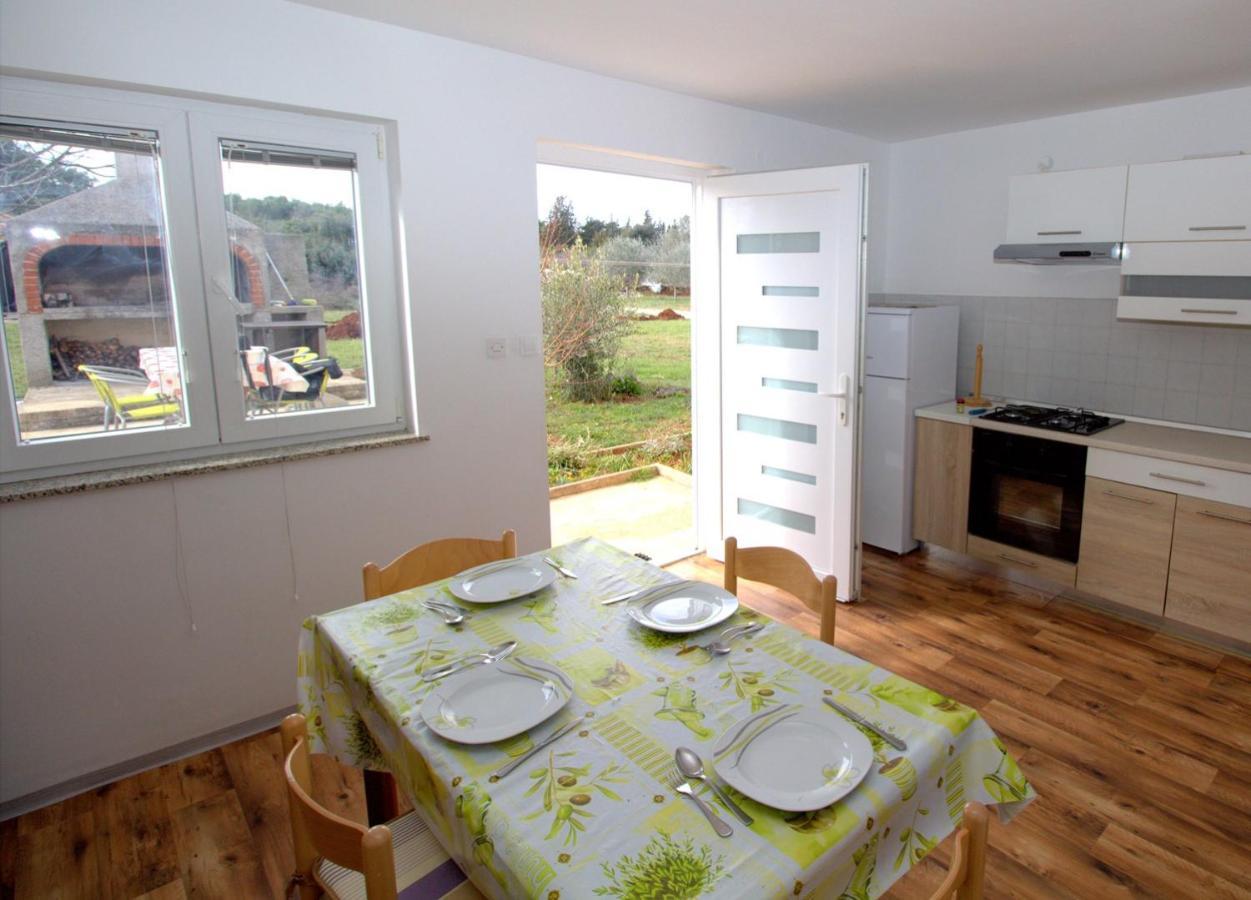Apartmani Loli Ugljan Buitenkant foto