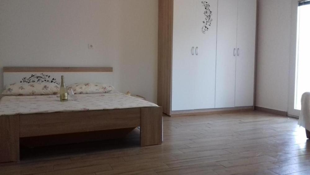Apartmani Loli Ugljan Buitenkant foto