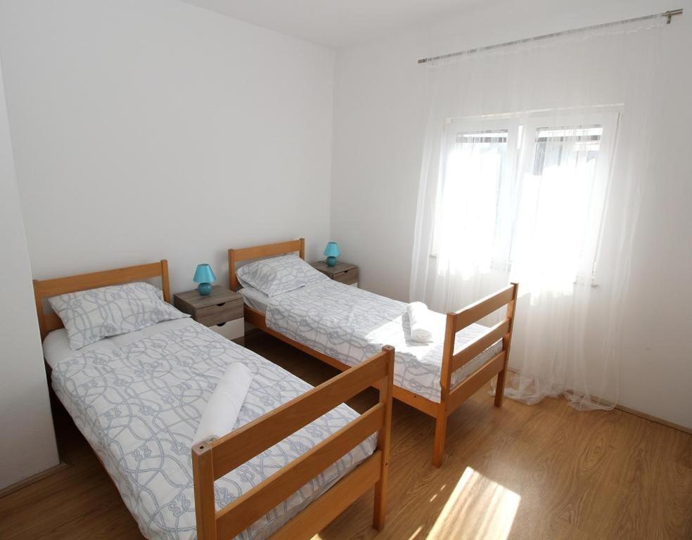 Apartmani Loli Ugljan Buitenkant foto